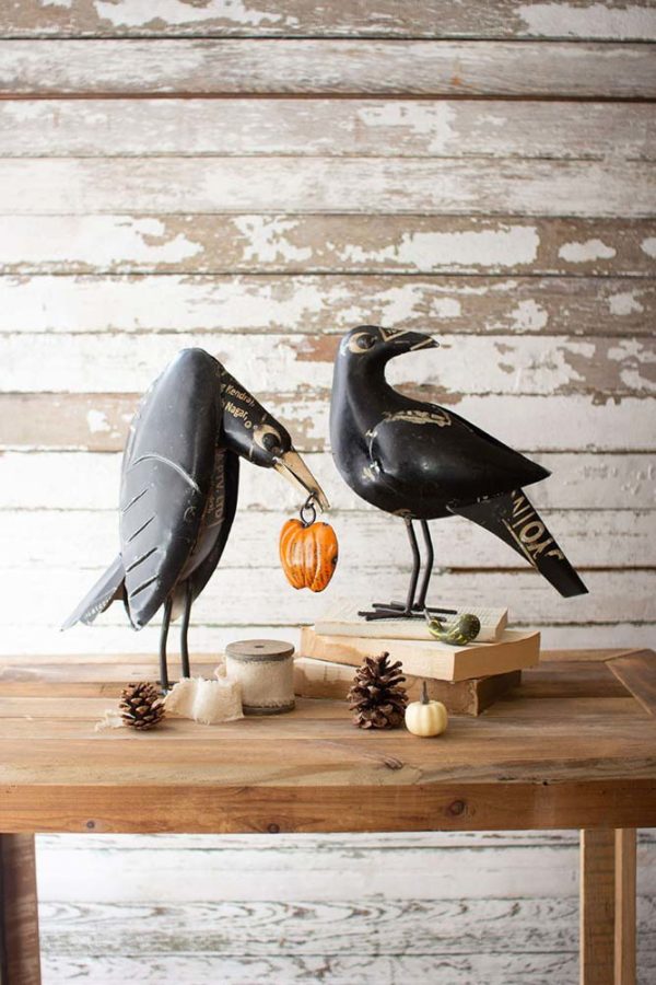 Great-Finds-Parker-Products-Kalalou-set-of-2-recycled-iron-crows-holding-a-pumpkin-00